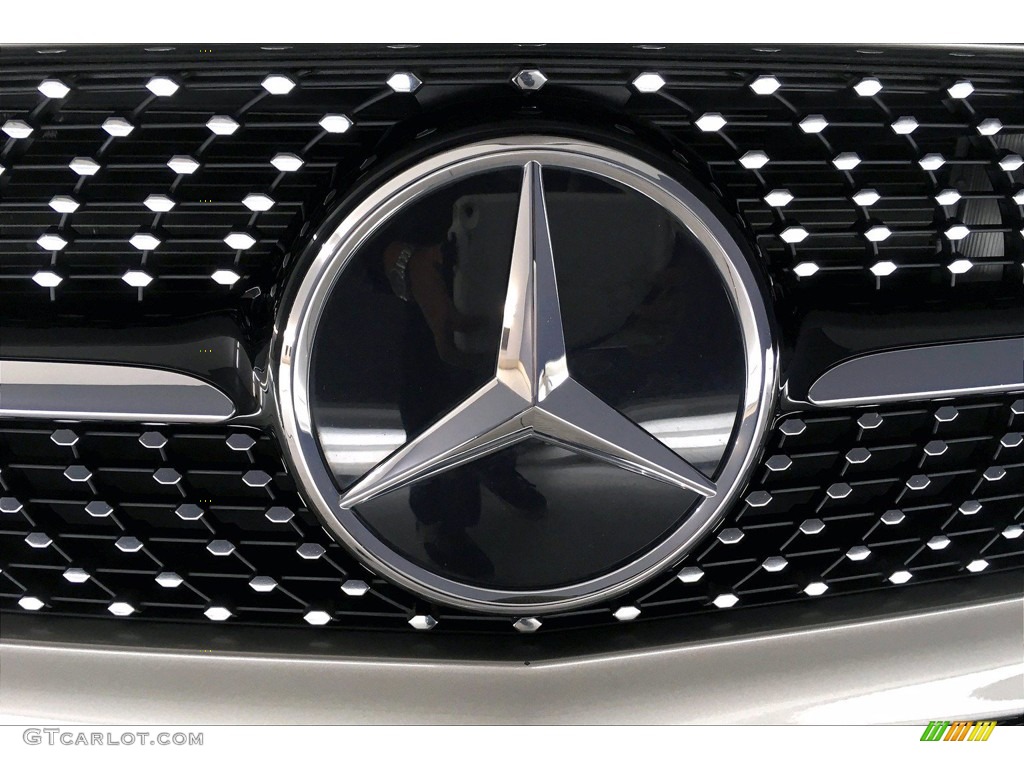 2019 Mercedes-Benz A 220 Sedan Marks and Logos Photos