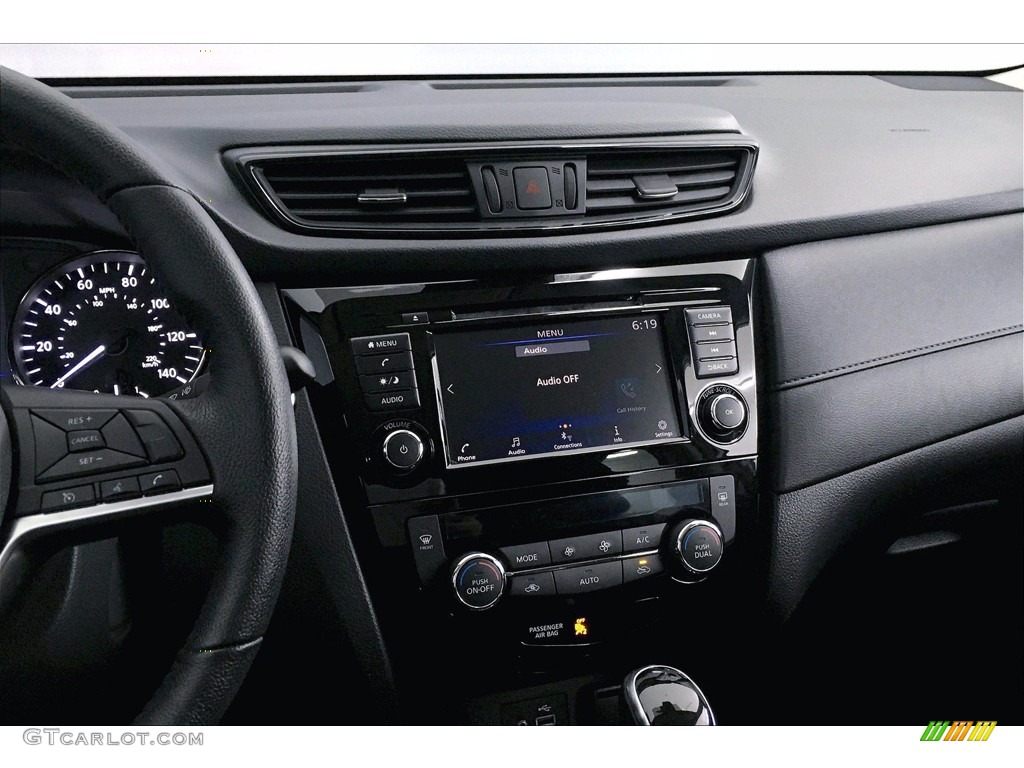 2019 Nissan Rogue SV AWD Controls Photo #140657638