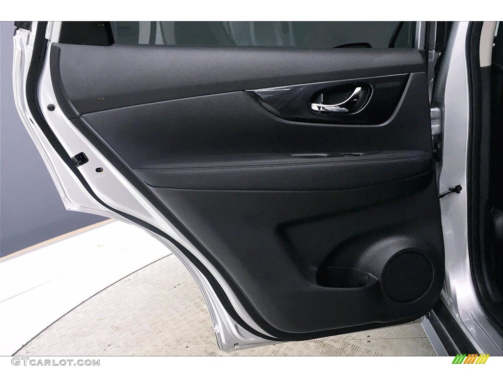 2019 Nissan Rogue SV AWD Door Panel Photos