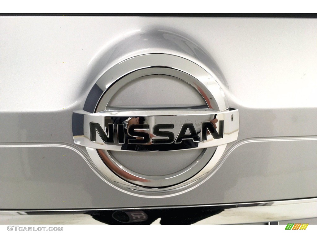 2019 Nissan Rogue SV AWD Marks and Logos Photo #140658280