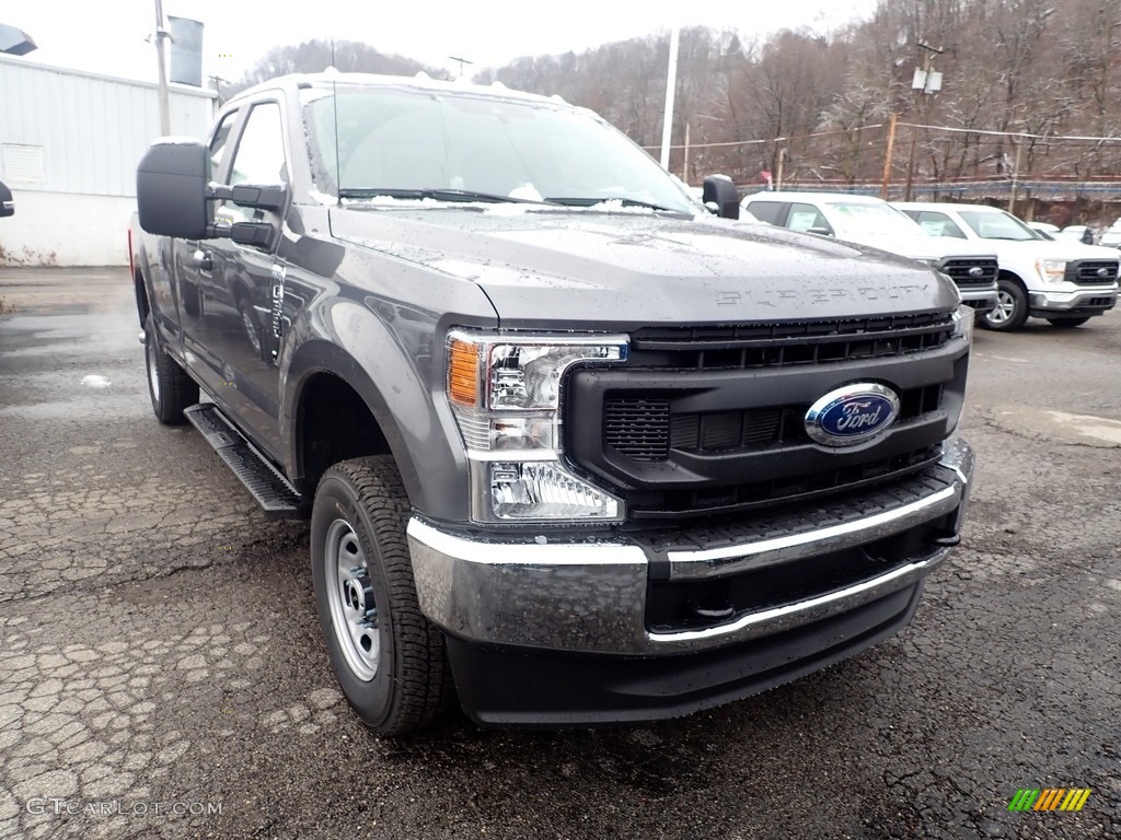 2021 F350 Super Duty XL SuperCab 4x4 - Carbonized Gray / Medium Earth Gray photo #3