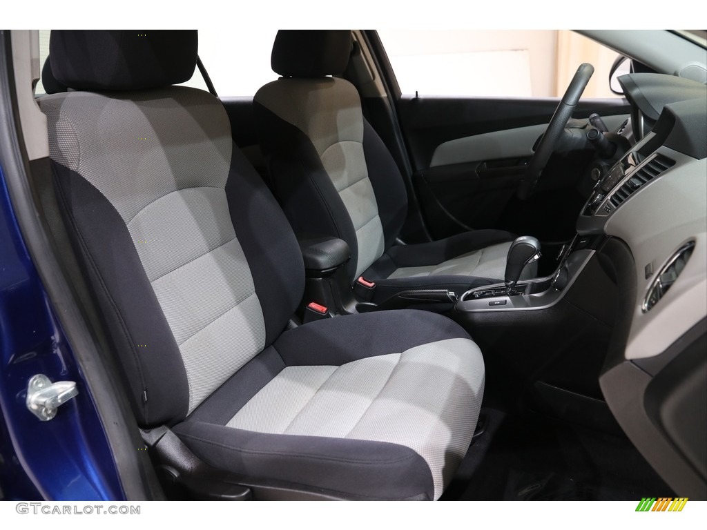 2013 Cruze LS - Blue Topaz Metallic / Jet Black/Medium Titanium photo #13