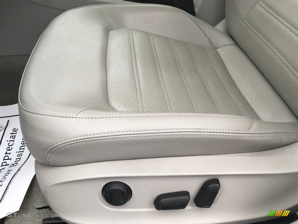 2015 Volkswagen Passat SE Sedan Front Seat Photo #140676753