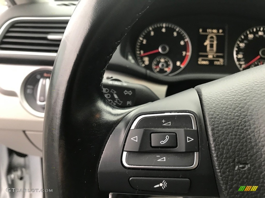 2015 Volkswagen Passat SE Sedan Moonrock Gray Steering Wheel Photo #140676873