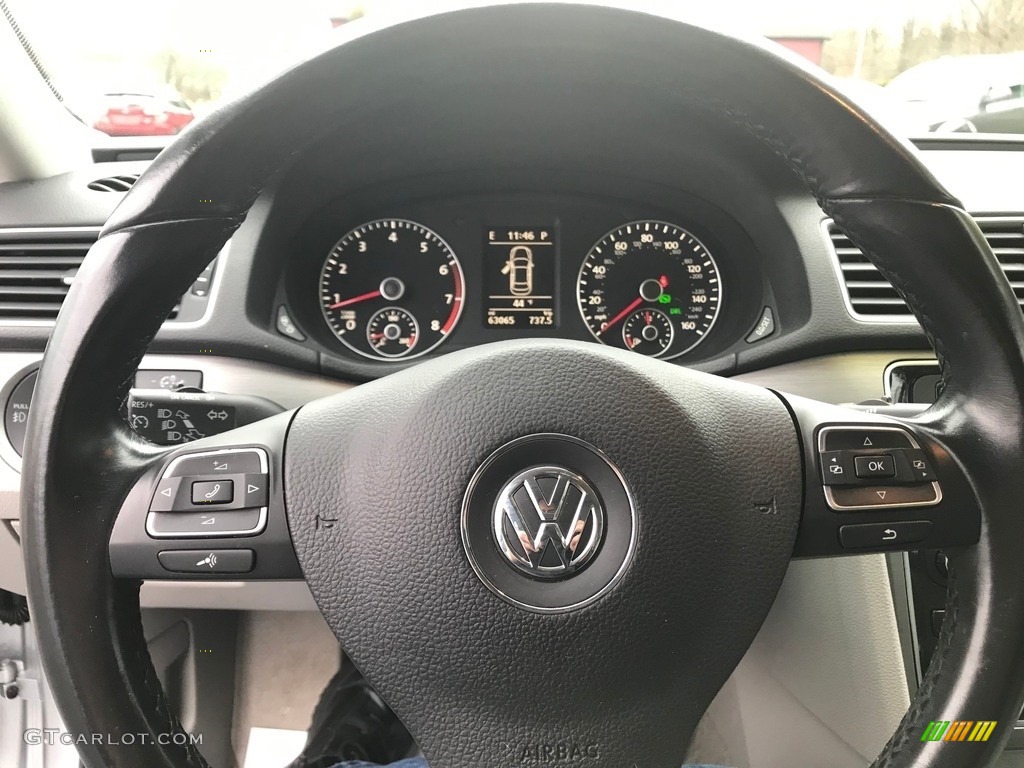 2015 Volkswagen Passat SE Sedan Moonrock Gray Steering Wheel Photo #140676915