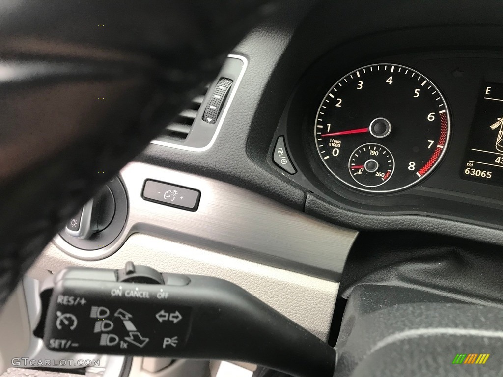 2015 Volkswagen Passat SE Sedan Gauges Photo #140676946