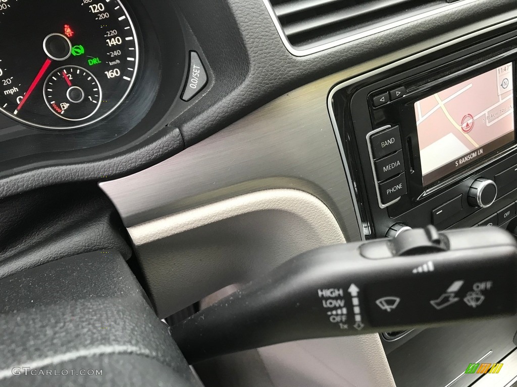 2015 Volkswagen Passat SE Sedan Controls Photo #140676984