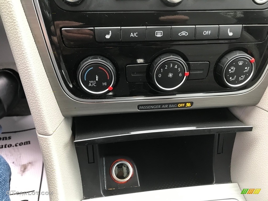2015 Volkswagen Passat SE Sedan Controls Photo #140677038