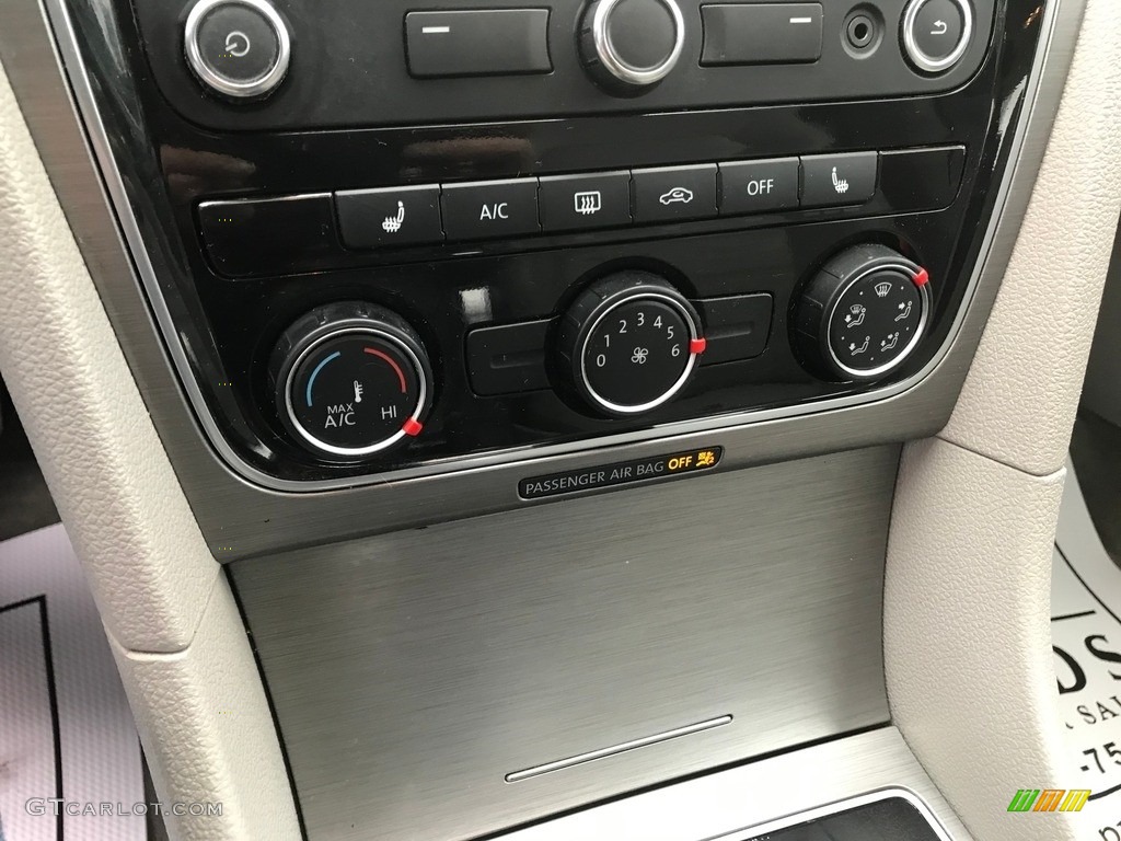 2015 Volkswagen Passat SE Sedan Controls Photo #140677056