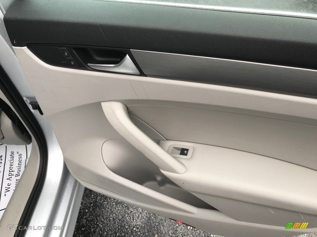 2015 Volkswagen Passat SE Sedan Moonrock Gray Door Panel Photo #140677140