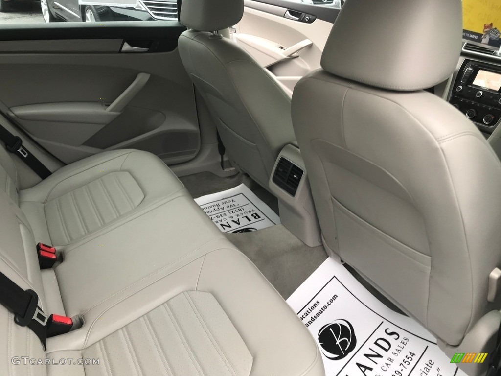 Moonrock Gray Interior 2015 Volkswagen Passat SE Sedan Photo #140677151
