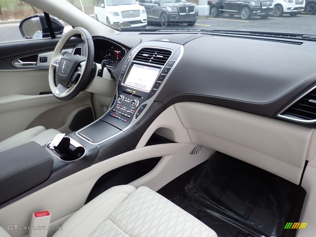 2020 Lincoln Nautilus Black Label AWD Dashboard Photos