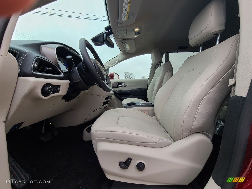 Black/Alloy Interior 2021 Chrysler Pacifica Touring L Photo #140683644