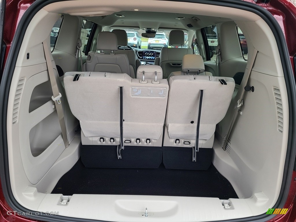 2021 Chrysler Pacifica Touring L Trunk Photos