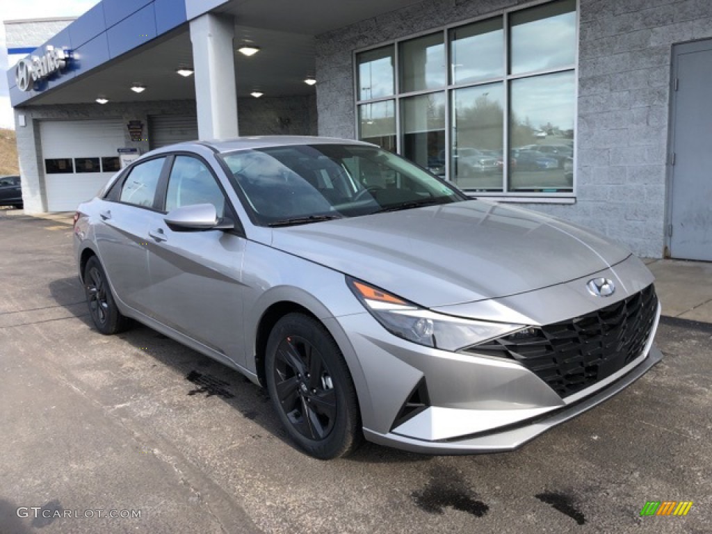 Shimmering Silver Pearl Hyundai Elantra