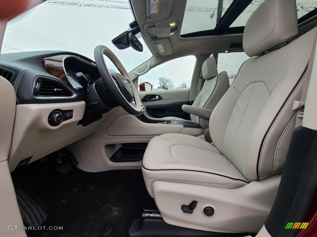 Black/Alloy Interior 2021 Chrysler Pacifica Hybrid Limited Photo #140685891