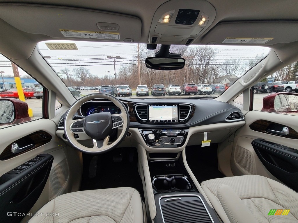 Black/Alloy Interior 2021 Chrysler Pacifica Hybrid Limited Photo #140685957