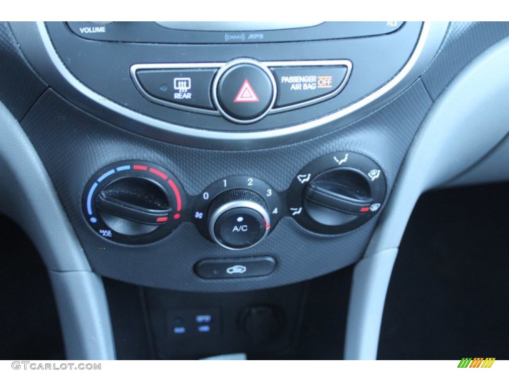 2016 Accent SE Sedan - Triathlon Gray / Gray photo #15