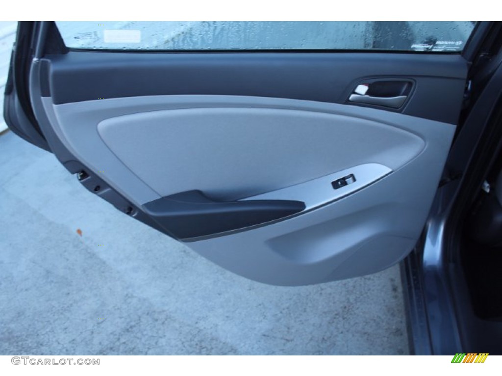 2016 Accent SE Sedan - Triathlon Gray / Gray photo #16