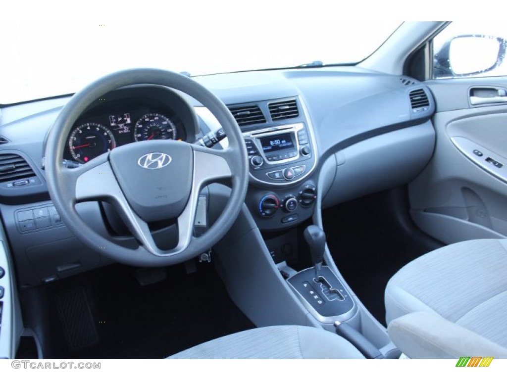 2016 Accent SE Sedan - Triathlon Gray / Gray photo #18