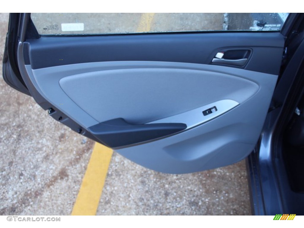 2016 Accent SE Sedan - Triathlon Gray / Gray photo #20