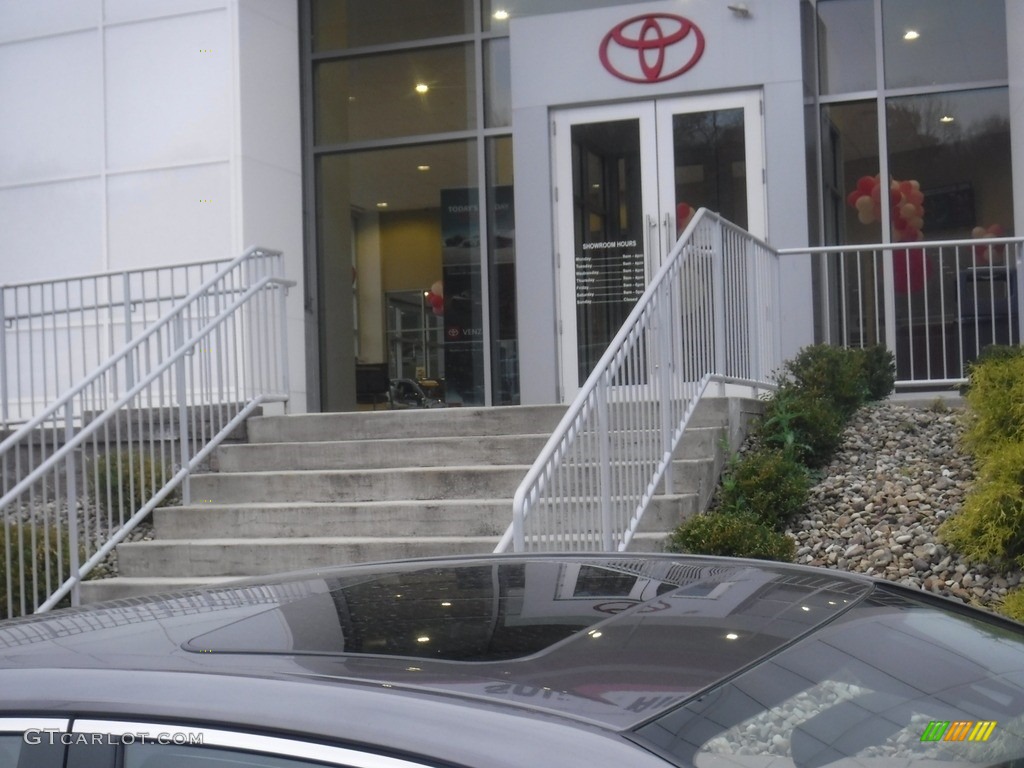2020 Camry SE - Predawn Gray Mica / Black photo #11