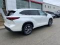 2021 Blizzard White Pearl Toyota Highlander XLE AWD  photo #15