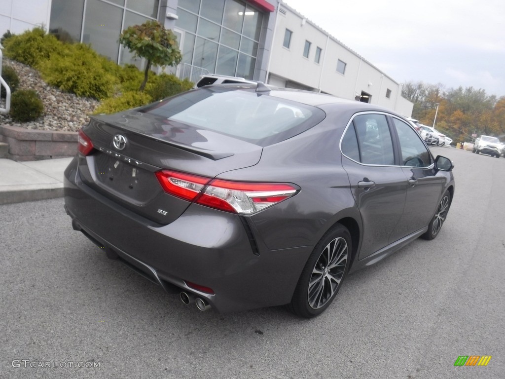 2020 Camry SE - Predawn Gray Mica / Black photo #16