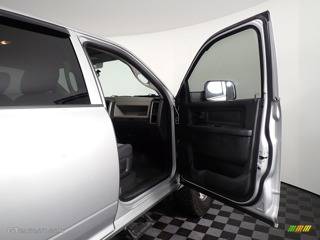 2011 Ram 3500 HD ST Crew Cab 4x4 - Bright Silver Metallic / Dark Slate Gray/Medium Graystone photo #29