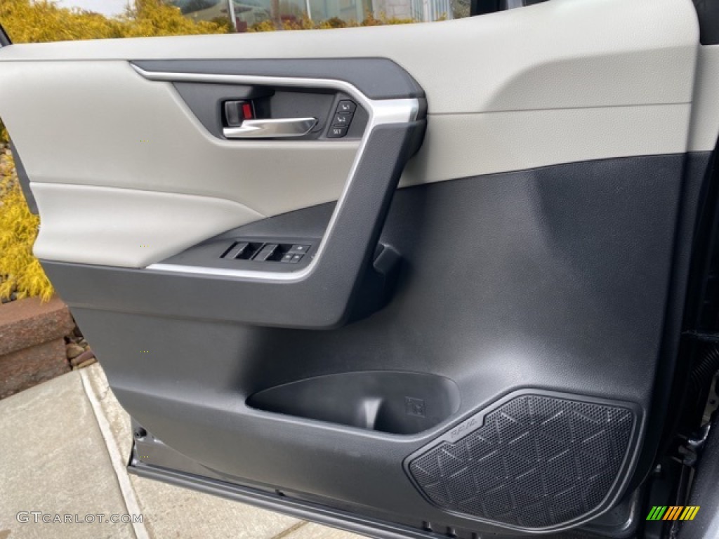 2021 Toyota RAV4 XLE Premium AWD Light Gray Door Panel Photo #140703908