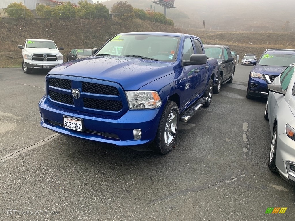 2018 1500 Express Crew Cab 4x4 - Blue Streak Pearl / Black/Diesel Gray photo #3