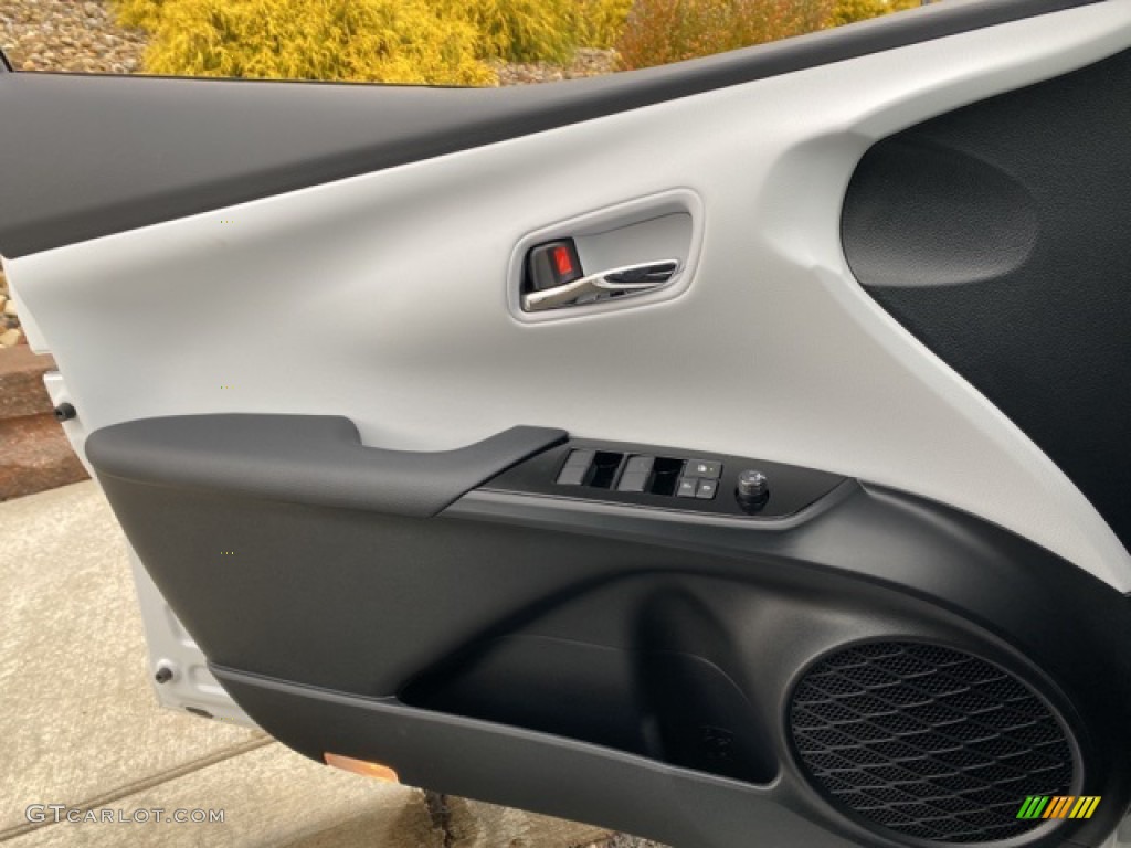 2021 Toyota Prius XLE AWD-e Moonstone Door Panel Photo #140705285