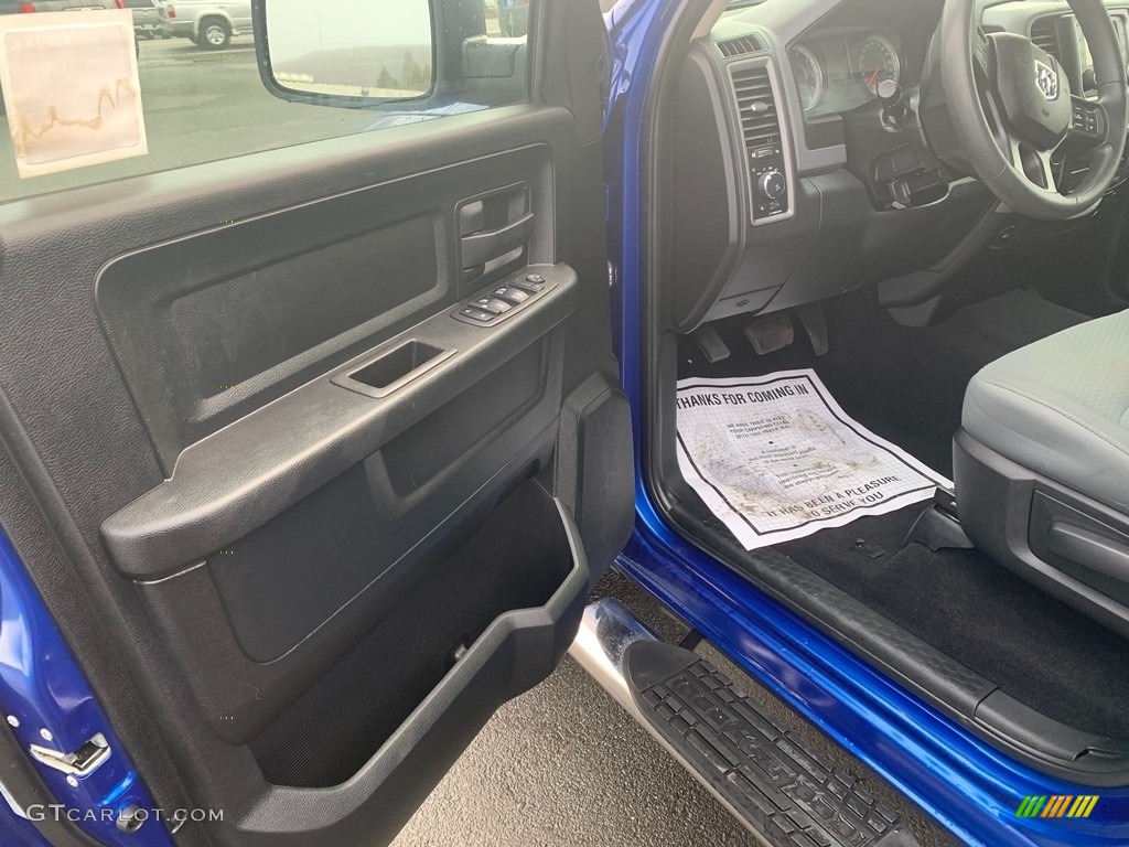 2018 1500 Express Crew Cab 4x4 - Blue Streak Pearl / Black/Diesel Gray photo #16