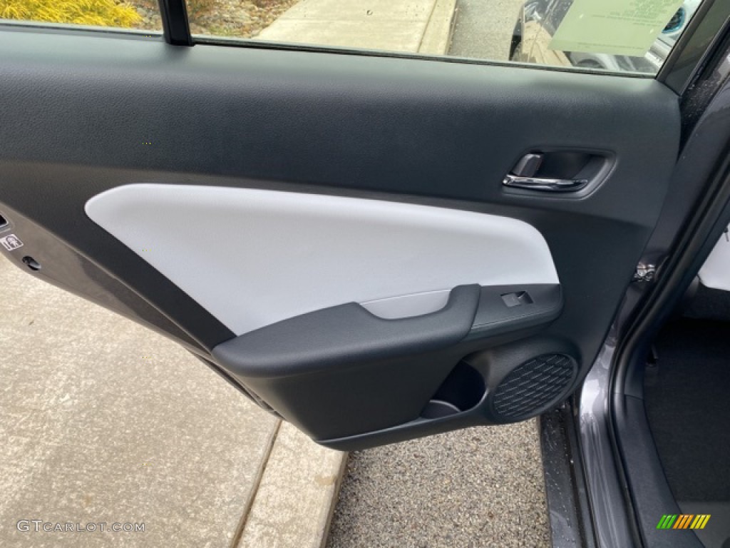 2021 Toyota Prius XLE AWD-e Door Panel Photos