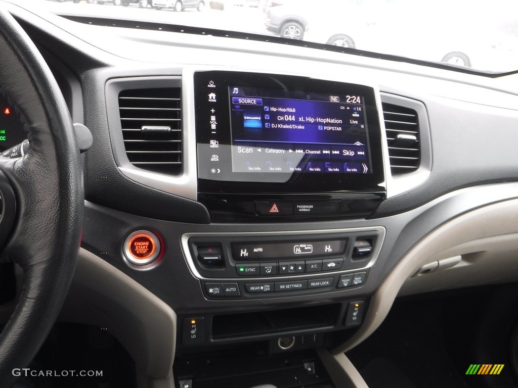 2017 Honda Pilot EX-L AWD Controls Photo #140713352