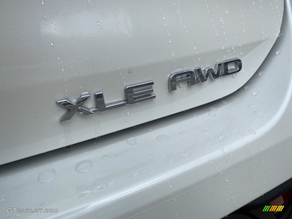 2021 Highlander XLE AWD - Blizzard White Pearl / Graphite photo #25
