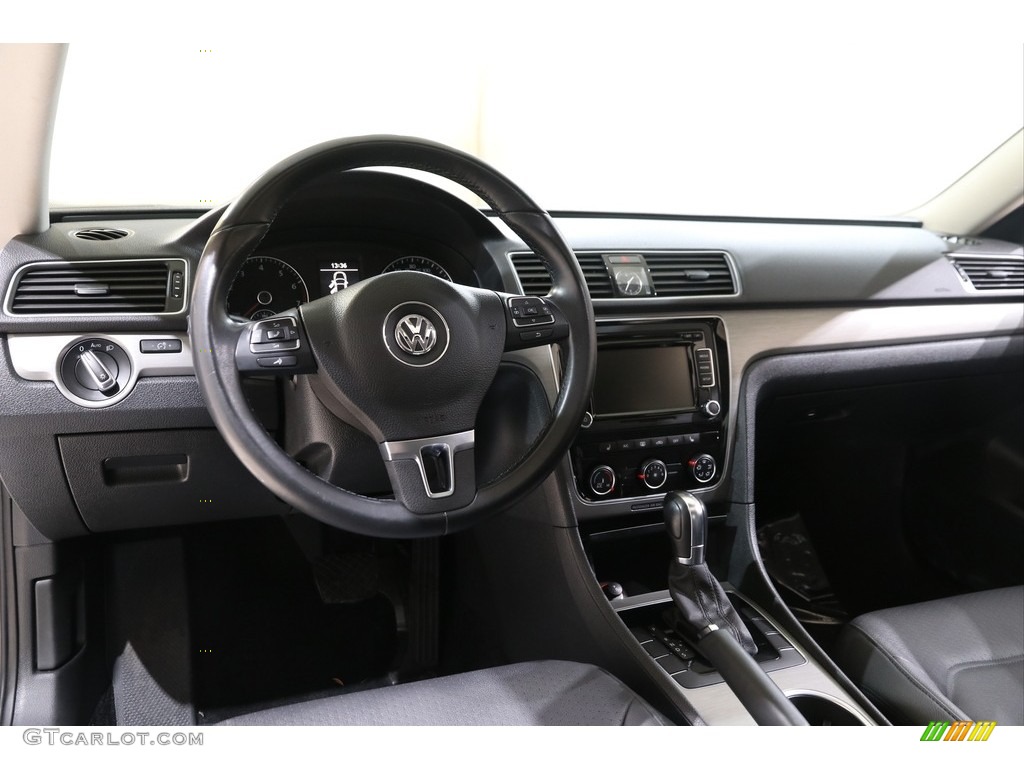 2014 Volkswagen Passat 1.8T SE Titan Black Dashboard Photo #140728377