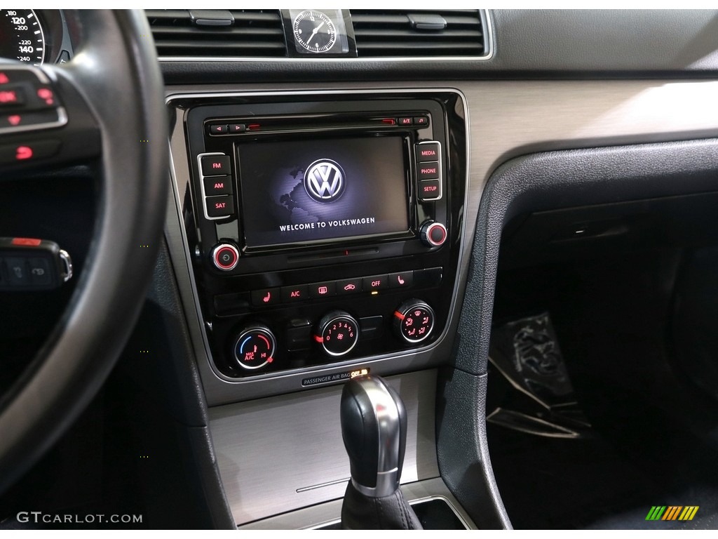 2014 Volkswagen Passat 1.8T SE Controls Photo #140728392