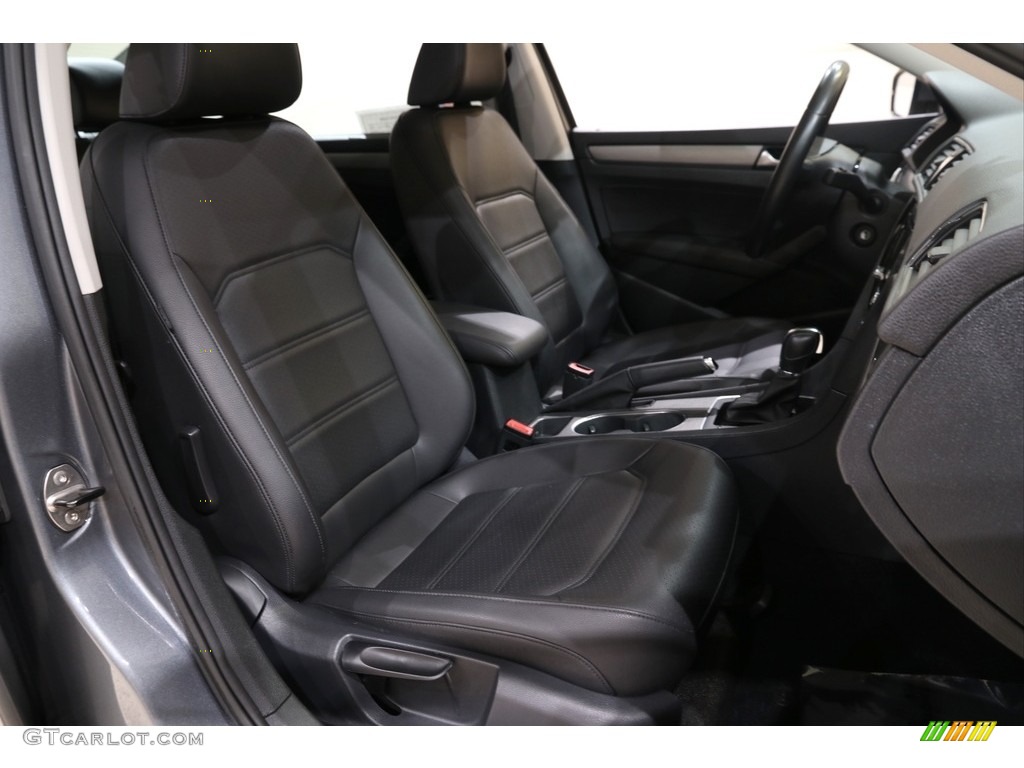 Titan Black Interior 2014 Volkswagen Passat 1.8T SE Photo #140728416
