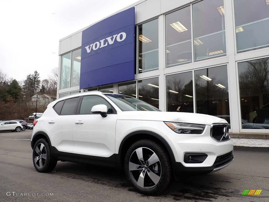 2021 Volvo XC40 T5 Momentum AWD Exterior Photos