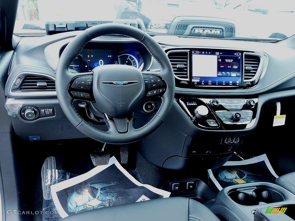 2021 Chrysler Pacifica Hybrid Touring Dashboard Photos