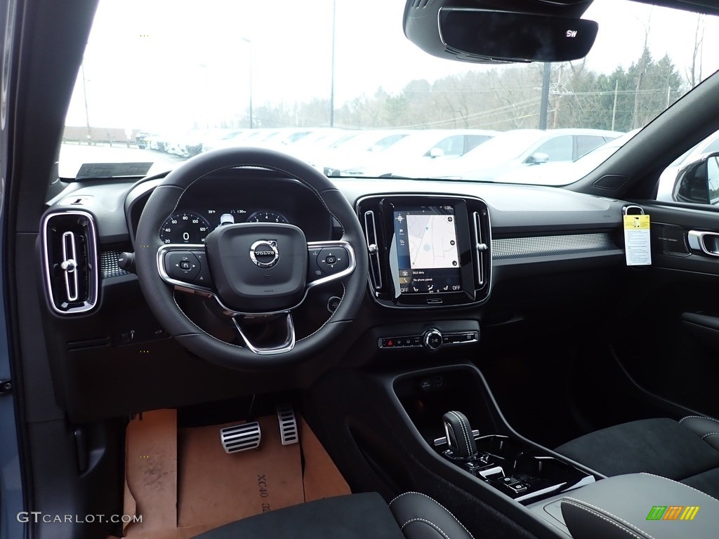 2021 Volvo XC40 T5 R-Design AWD Dashboard Photos