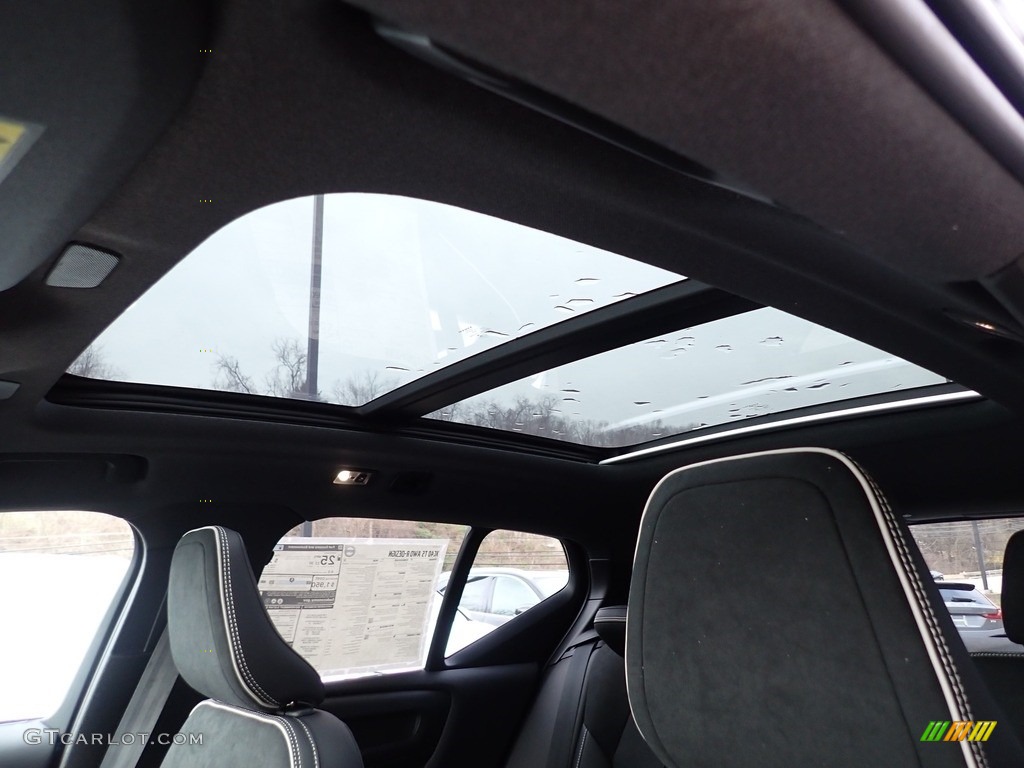 2021 Volvo XC40 T5 R-Design AWD Sunroof Photos