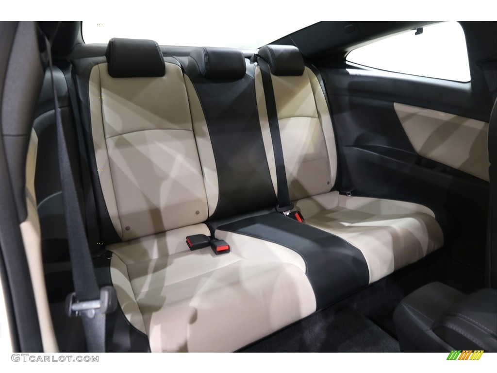 Black/Ivory Interior 2018 Honda Civic Touring Coupe Photo #140731370