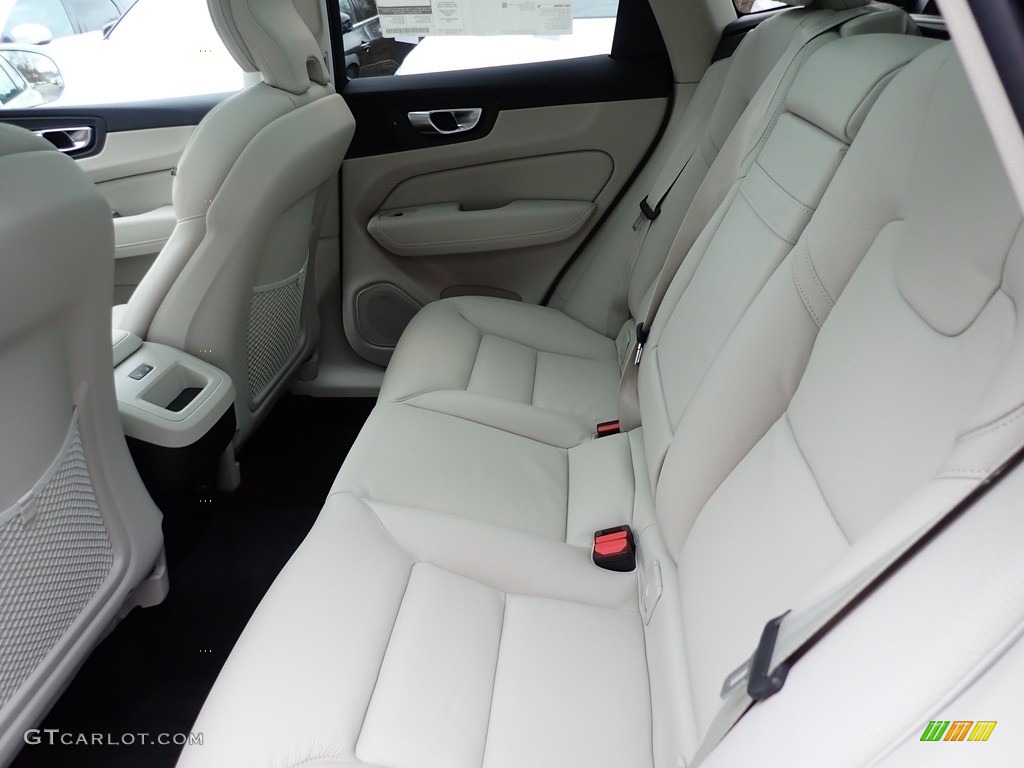 2021 Volvo XC60 T5 AWD Momentum Rear Seat Photo #140731910