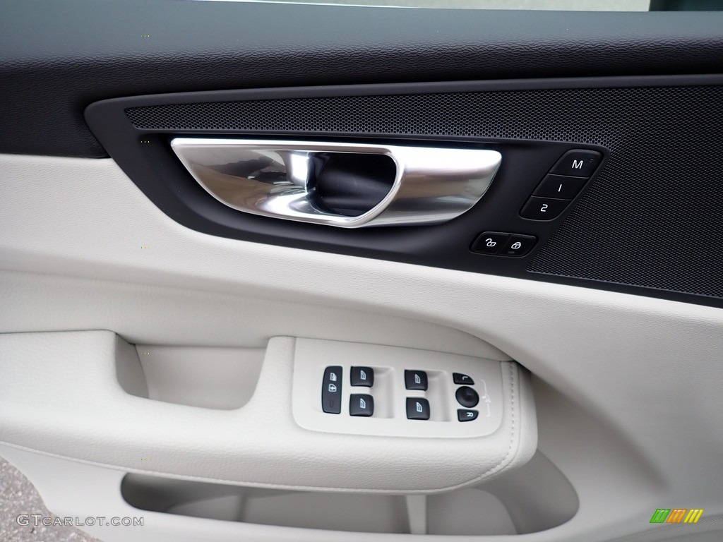 2021 Volvo XC60 T5 AWD Momentum Blonde/Charcoal Door Panel Photo #140731955