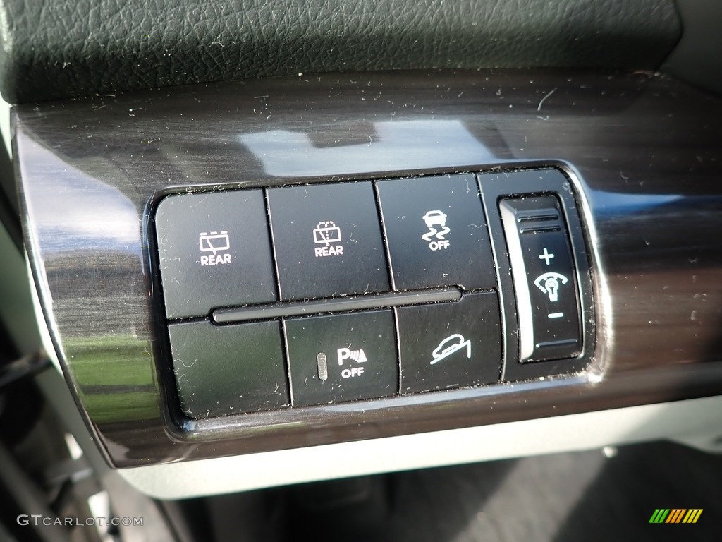 2011 Sorento LX - Bright Silver / Gray photo #25