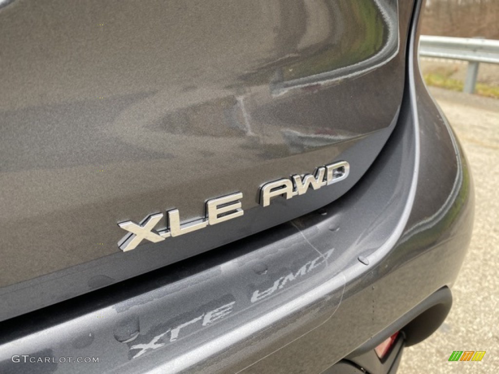 2021 Highlander XLE AWD - Magnetic Gray Metallic / Black photo #25