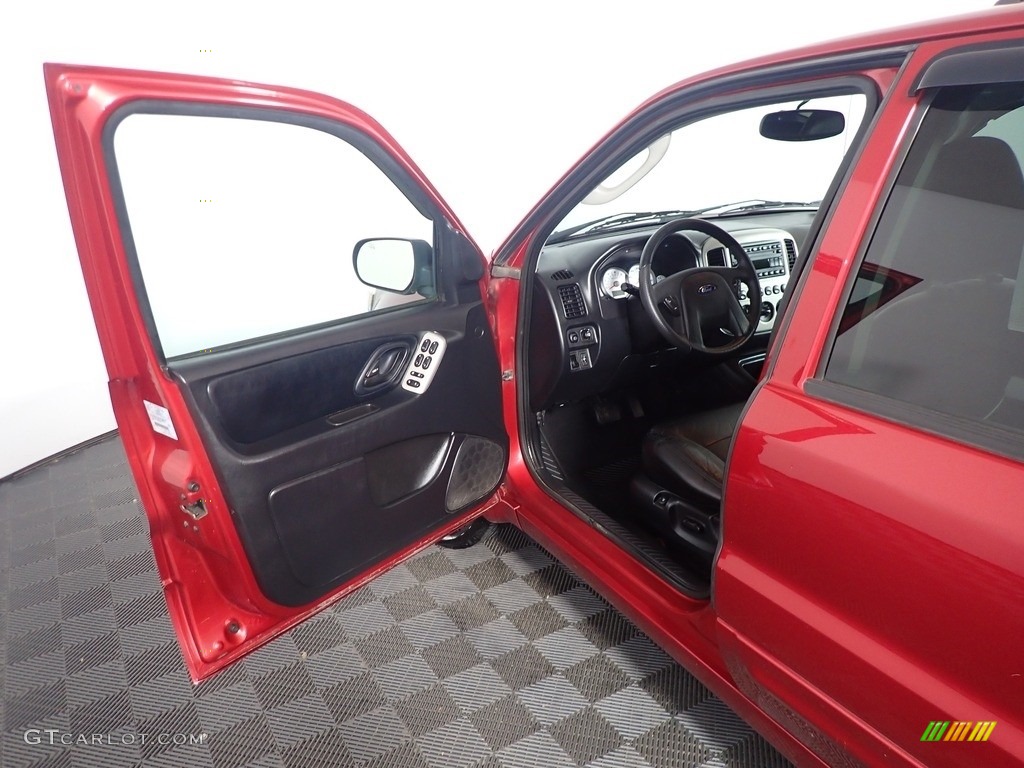 2005 Escape Limited 4WD - Redfire Metallic / Medium/Dark Pebble Beige photo #22