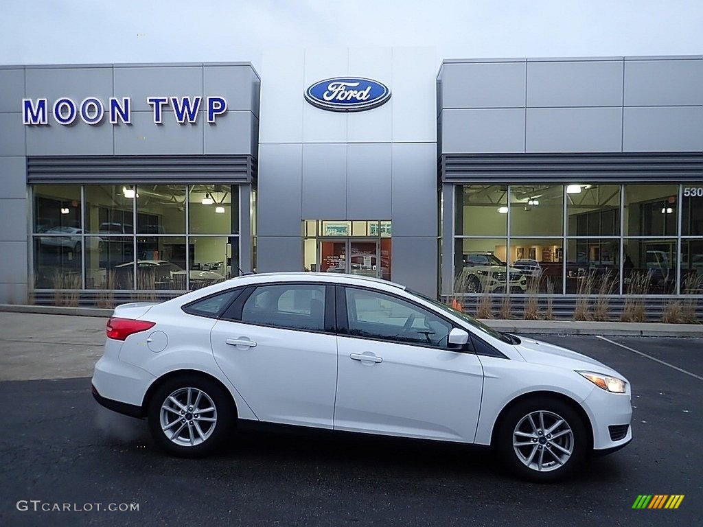 2018 Focus SE Sedan - Oxford White / Charcoal Black photo #1